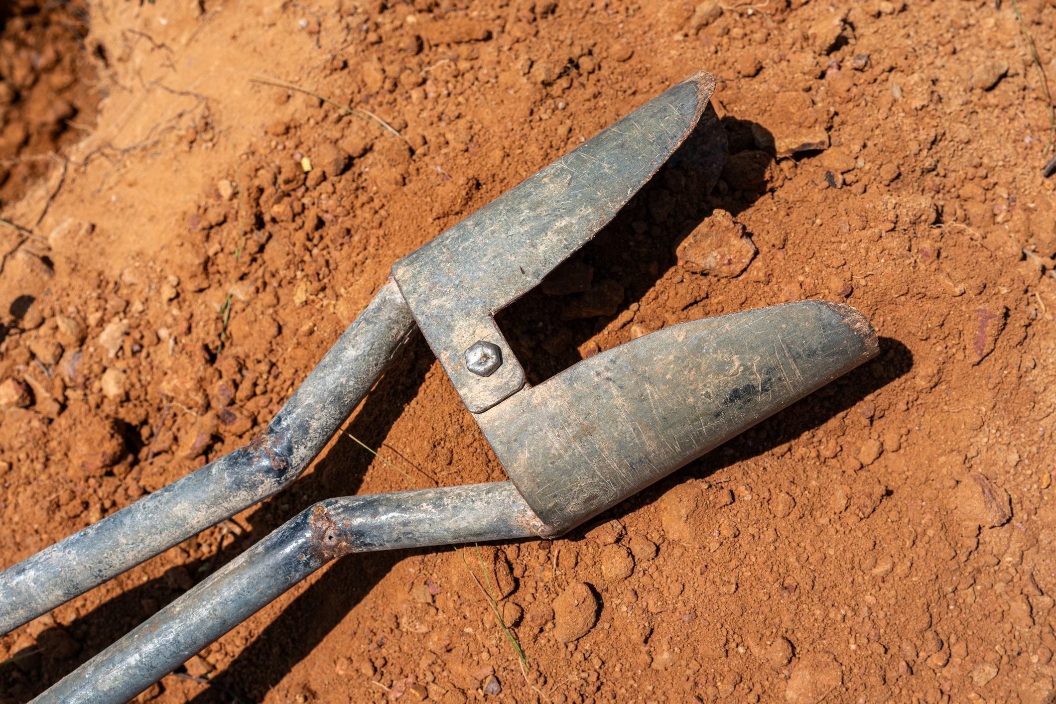 Post hole digger tool